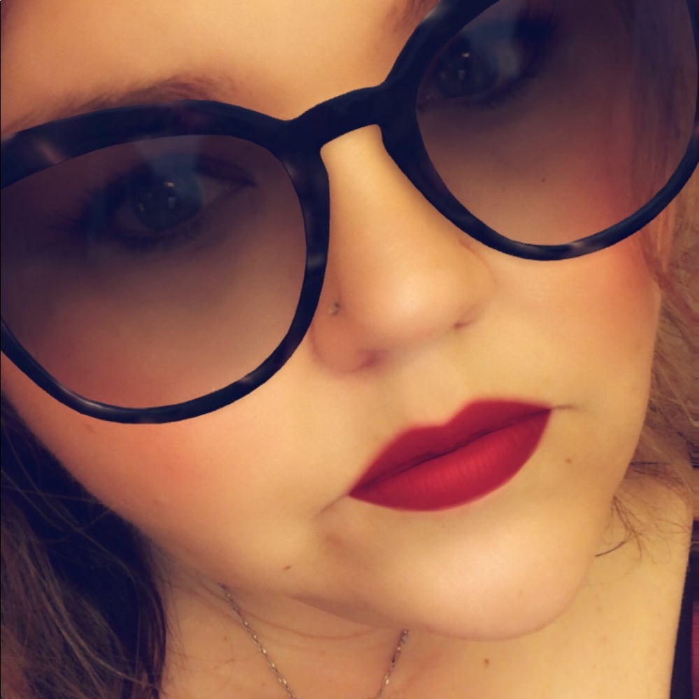 Meet your Posher, Kara